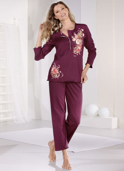 Schlafanzug mit gebogten Abschlüssen  