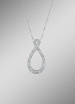 Strahlender Begleiter: Anhänger mit funkelnden Kristallen 