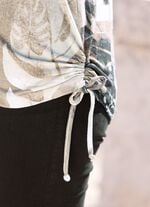 Shirt mit Kontrastverarbeitung am Halsausschnitt 