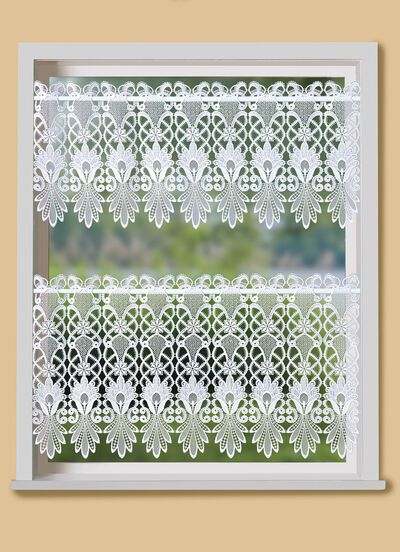 Kurzstore mit aufwendigem Macram&eacute;-Abschluss 