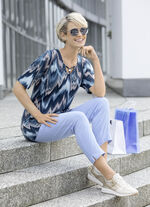 Shirt mit ausgefallener Ausschnittverarbeitung 