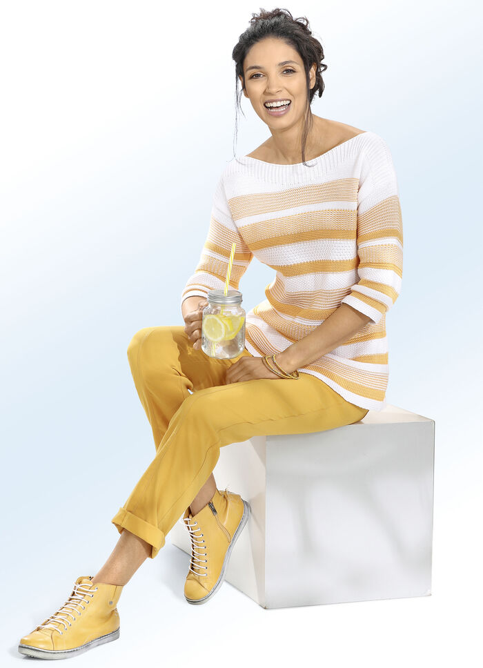 Hose mit dekorativem, kontrastfarbenem Zierband 