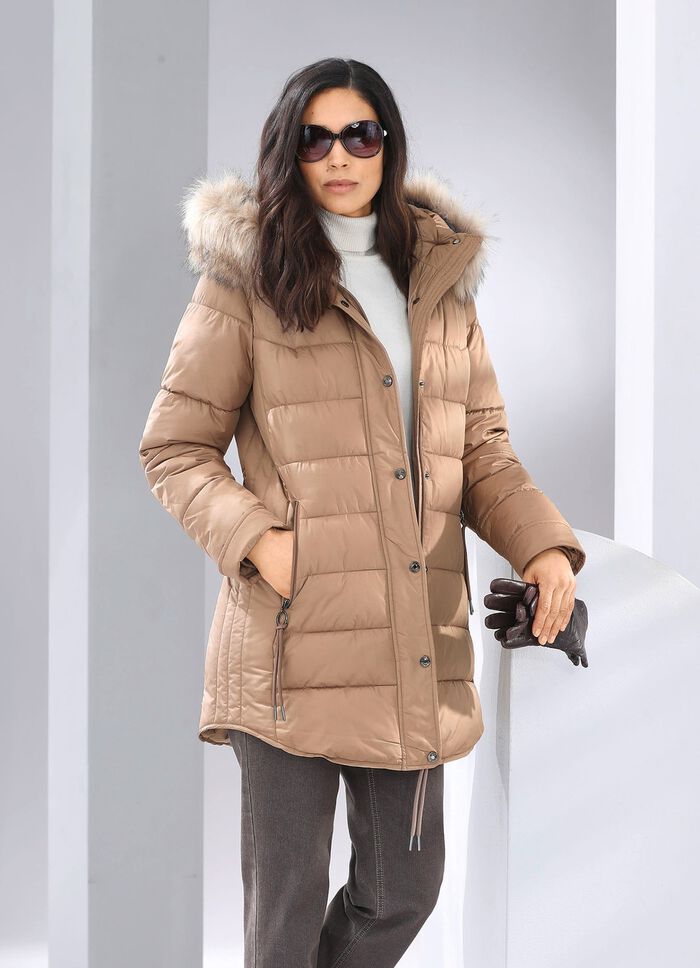 Funktionsjacke mit figurfreundlicher L&auml;ngssteppung seitlich 