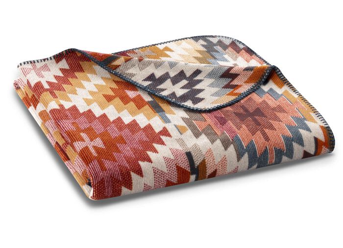 Wohndecke mit h&uuml;bschem H&auml;kelsaum 