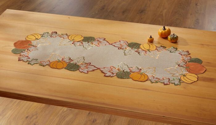 Tisch- und Raumdekoration mit Glanzgarn ECRU