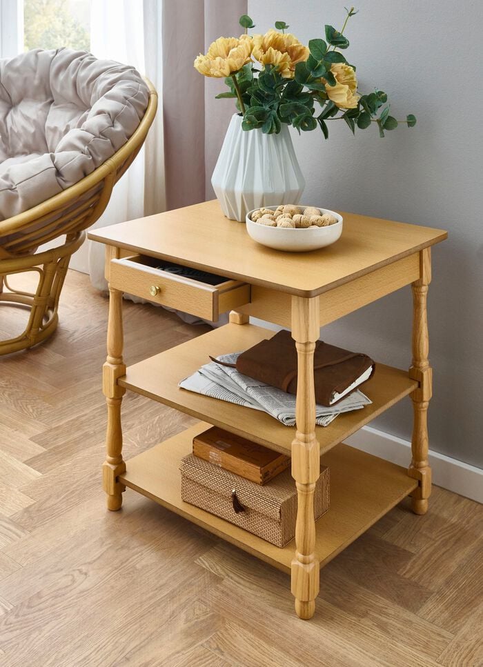 Tische mit gedrechselten Beinen aus Massivholz 