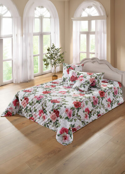 Tagesdecke und Kissenbezüge mit Rosen- Motiven 