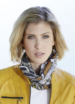 Schal mit Reptildessin 