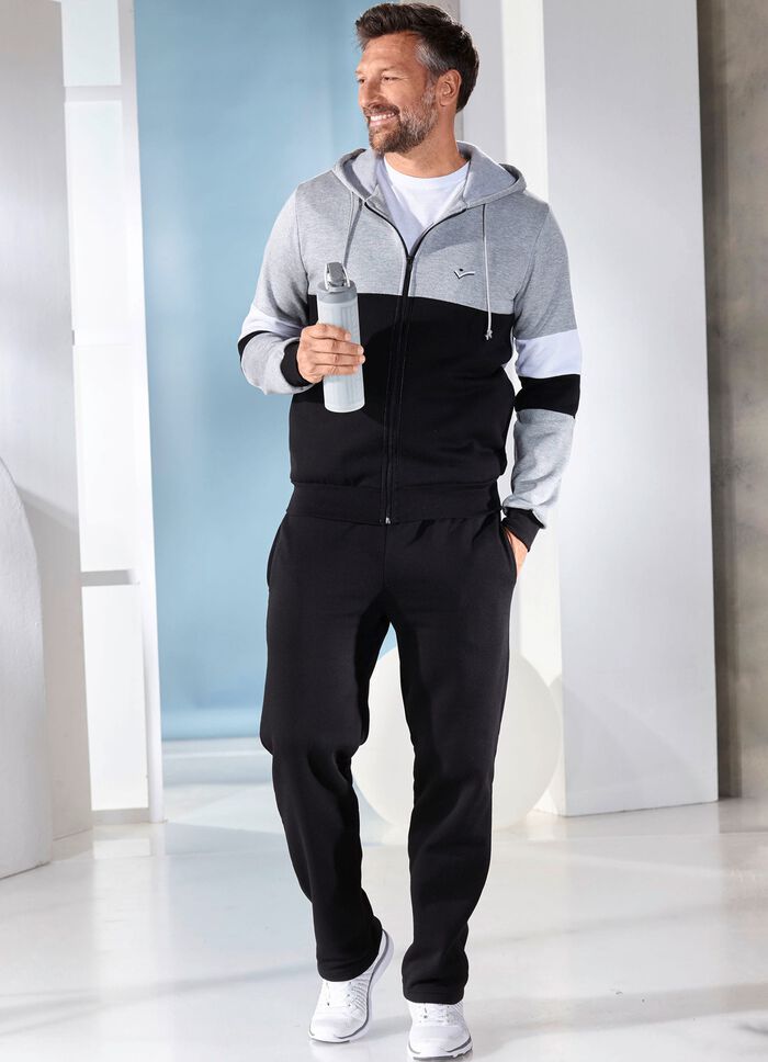 Freizeitanzug mit Kapuze 