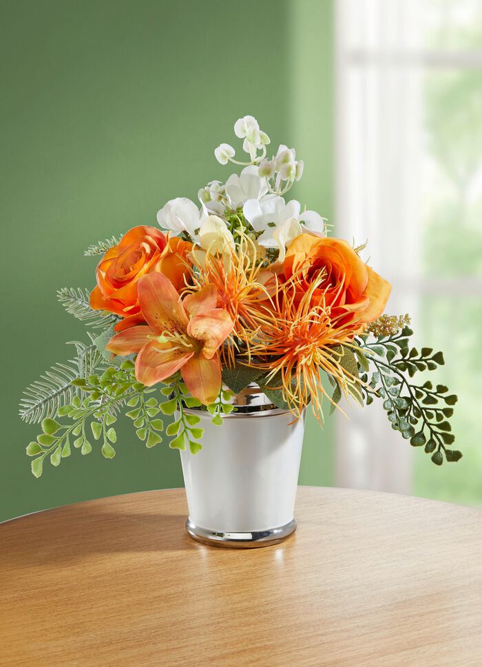 Rosen-/Lilien-Arrangement in weißem Keramiktopf 