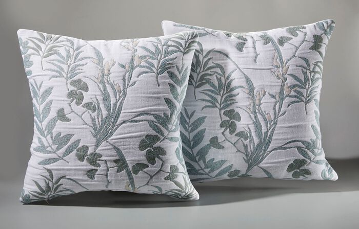 Tagesdecke und Kissenbez&uuml;ge mit Gr&auml;ser-Dessin 