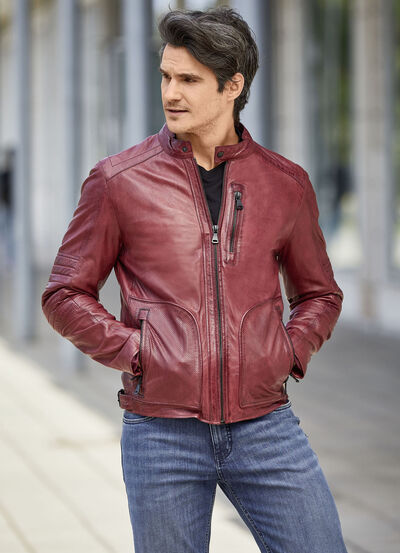 Lederkurzjacke mit perforierten Einsätzen 