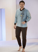 Schlafanzug mit V-Ausschnitt, Druckdessin, &Auml;rmel- und Beinb&uuml;ndchen 