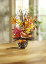 Herbstarrangement in Zapfentopf 