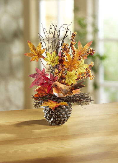 Herbstarrangement in Zapfentopf 