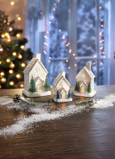 Beleuchtetes Häuschen aus  Porzellan 