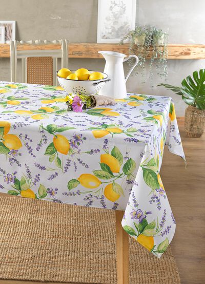 Tisch- und Raumdekoration mit Fleckschutz-Ausr&uuml;stung 