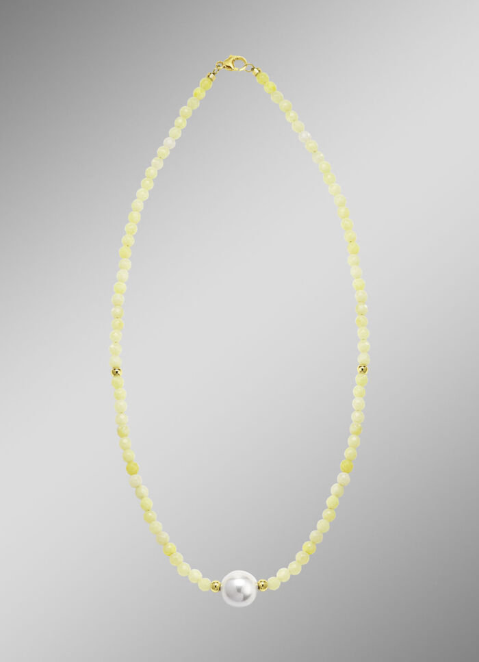 Halskette mit Perlenschimmer und Edelsteinglanz 