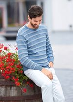 Rundhalspullover mit Strukturdessin in 2 Farben 