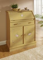 Teilmassive Möbelserie mit Echtholzfurnier 