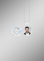 Medaillon im Rosen-Design 