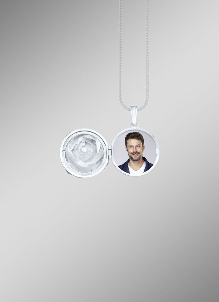 Medaillon im Rosen-Design 