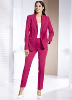 Hosenanzug in trendstarkem Kirschrot 
