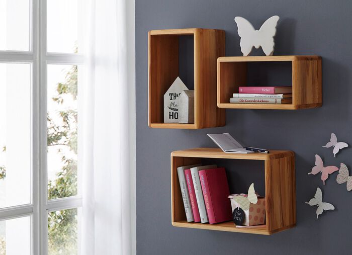 Wandregale mit gerundeten Ecken und Kanten 