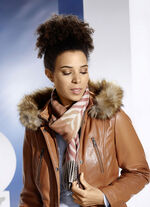 Schal mit Fantasiedessin 