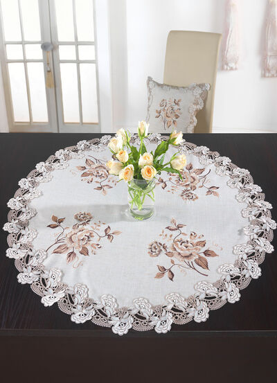Tisch- und Raumdekoration mit Spitzenbordüre 