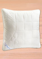 Hautsympathisches Bettwarenprogramm mit hochwertiger Füllung aus 100% Seide WEISS