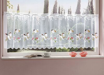 Romantische Fenster- und T&uuml;rdekoration mit Stangendurchzug 