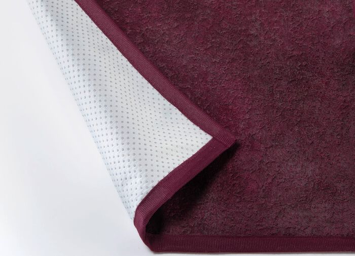 Wohnaccessoires mit Bandeinfassung ROT