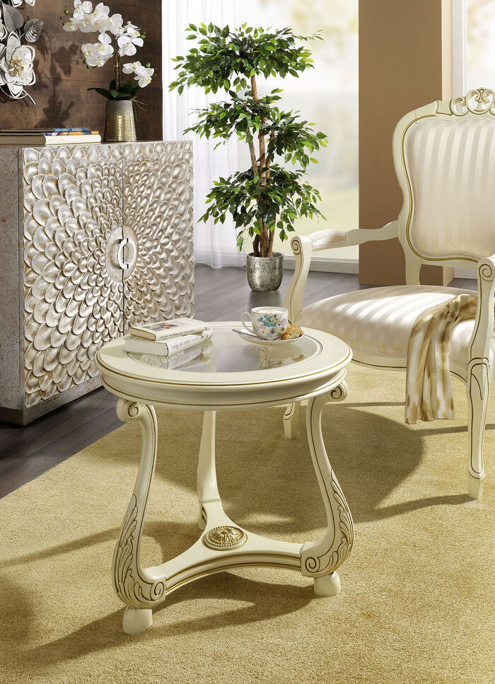 Couchtisch mit aufwendigen Schnitzereien 