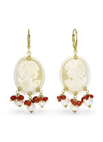 Ohrringe mit S&uuml;&szlig;wasser-Zuchtperlen und beh. Koralle 