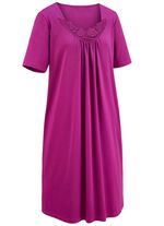 Nachthemd, wadenlang mit h&uuml;bscher Stickereispitze  