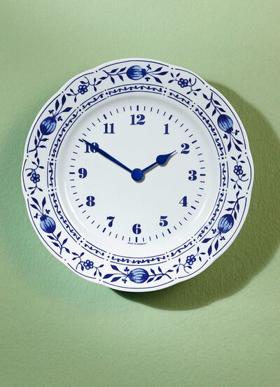 Keramik-Wanduhr mit klassischem Zwiebelmuster 