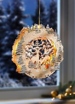 Beleuchtetes Fensterbild aus Holz 