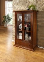 M&ouml;belserie aus teilmassivem Holz 