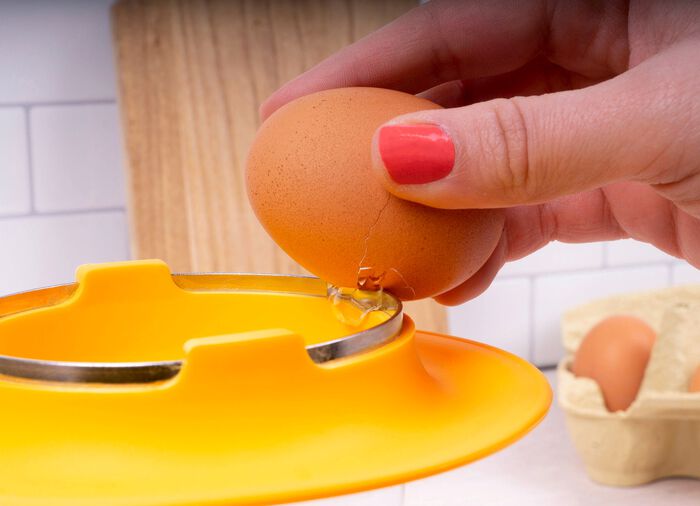 Ei-Trenner mit praktischer Aufschlagkante 
