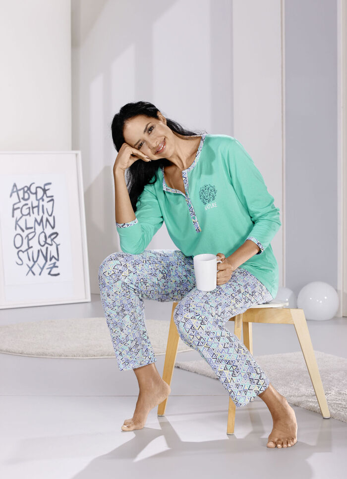 Schlafanzug aus nachhaltigem Baumwollanbau 