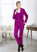 Hosenanzug in der modischen Farbe fuchsia 