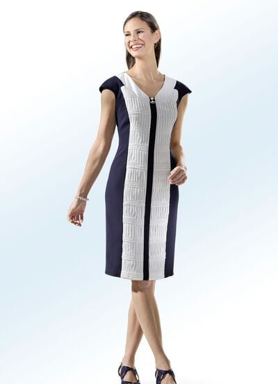 Party-Kleid mit Schmuckbrosche 