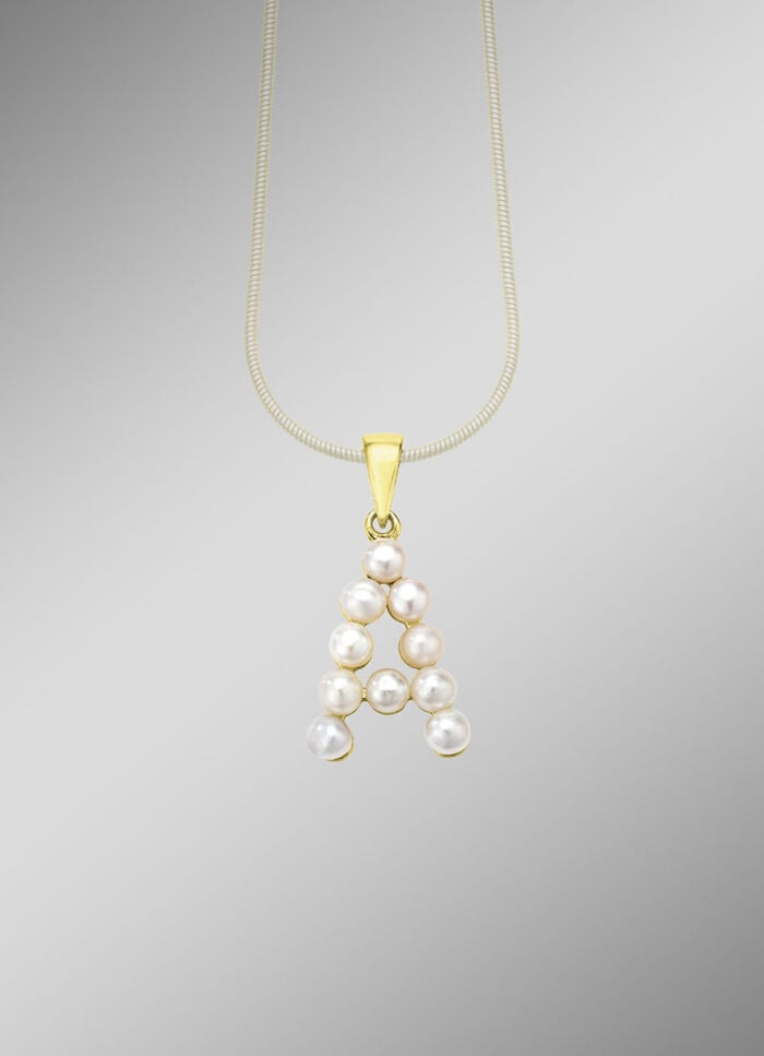 Personalisierte Eleganz: Buchstaben-Anhänger mit Süßwasser-Zuchtperlen 