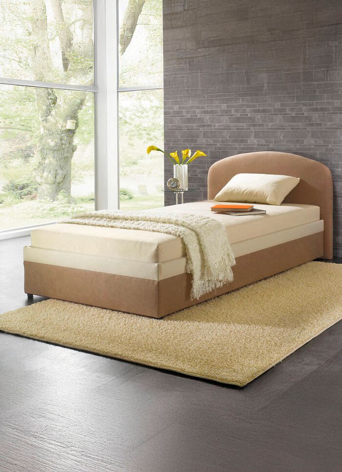 Polsterbett mit ger&auml;umigen Bettkasten 