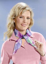 Nickituch mit Fantasieblüten-Dessin 