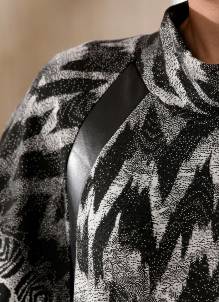 Poncho-Pullover in weich fließendem Material 