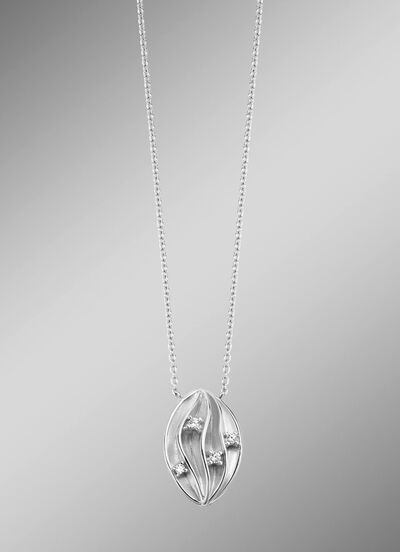 Elegante Halskette mit spitzovalem Anh&auml;nger 