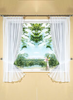 H&uuml;bsche Fensterdekoration mit echter Plauener Stickerei 