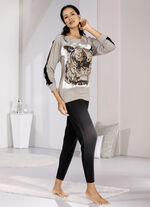 Schlafanzug mit B&uuml;ndchenabschl&uuml;ssen und Druckmotiv im Vorderteil 